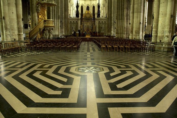 Amiens Cathedral with labyrinth WW1 tour